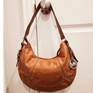 MICHAEL KORS COGNAC/BROWN LEATHER HOBO HANDBAG